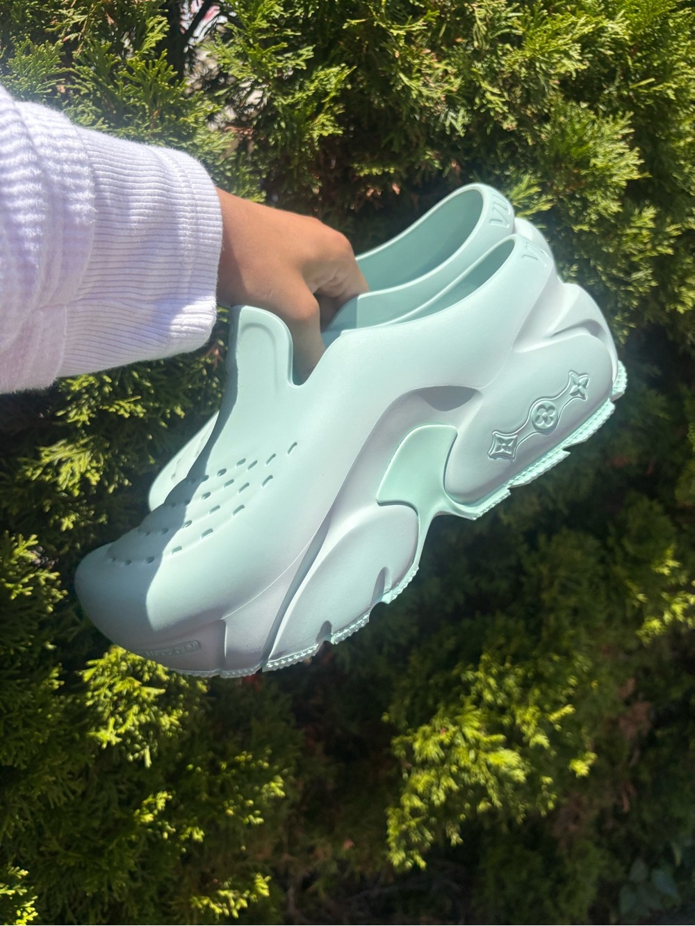 Men’s Shark Clog Louis Vuitton